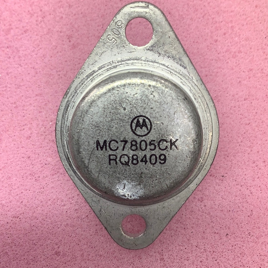 MC7805CK - MOTOROLA - 5.0V  1.5A Positive Voltage Regulator