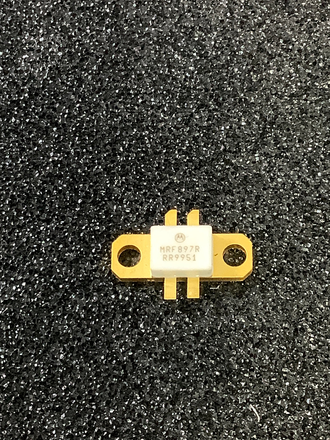 MRF897R - MOTOROLA - NPN Silicon RF Power Transistor