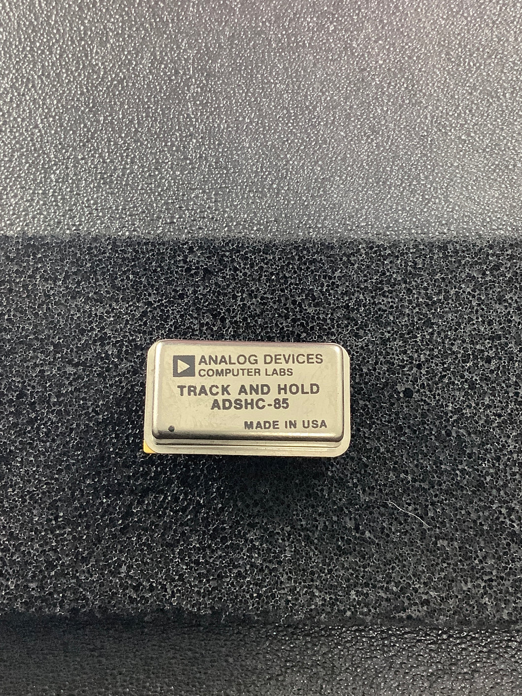 ADSHC-85 - ANALOG DEVICES - Fast 0.01% Track/Sample-and-Hold Amplifiers