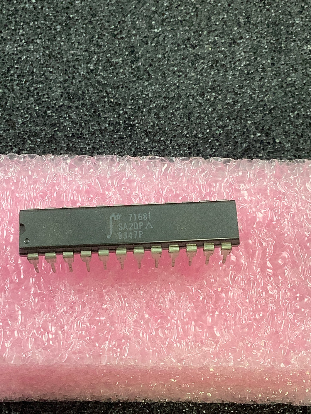 IDT71681SA20P - IDT - 16K (4K x 4) High Speed CMOS Static RAM