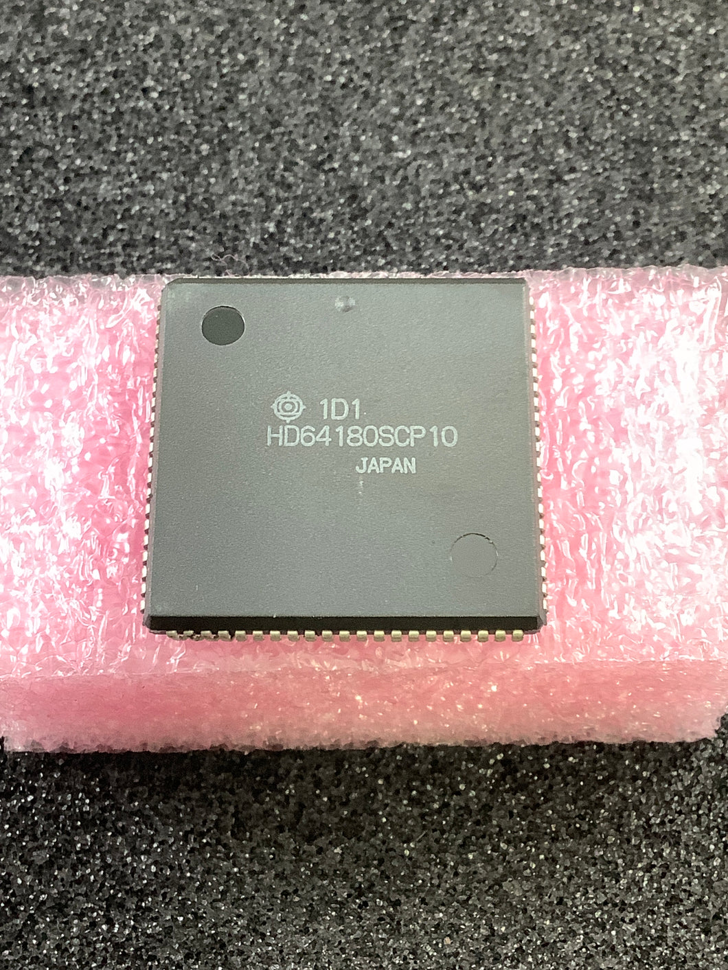 HD64180SCP10 - HITACHI - 8-BIT, 10 MHz, MICROPROCESSOR, PQCC84