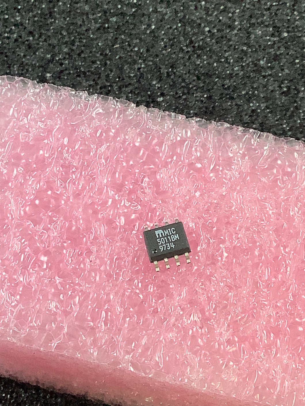 MIC5011BM - MICREL - High-Side or Low-Side Gate Driver IC Non-Inverting 8-SOIC