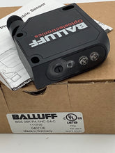 Load image into Gallery viewer, BOS-26K-PA-1HC-S4-C - BALLUFF - Photo-electric sensor / switch with diffuse triangulation sensing + background suppression + LED beam
