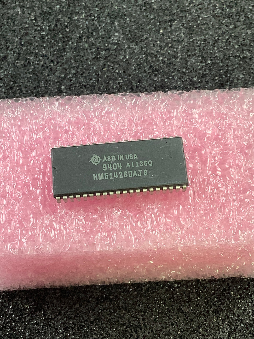 HM514260AJ8 - HITACHI - 262, 144-Word x 16-Bit Dynamic Random Access Memory