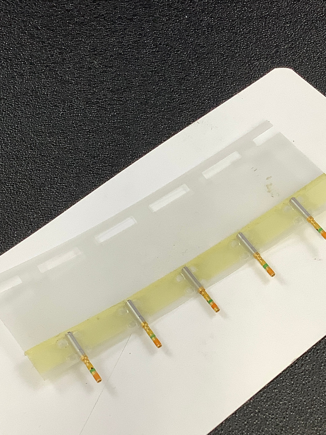 204351-2 -25 - AMP - CONN D-SUB SOCKET 22-28AWG CRIMP, Chain Form, 25 contacts per package. Quantity Shown Available = 25 Packs.