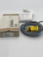 Load image into Gallery viewer, SM312FV - BANNER - Photoelectric Sensors MINI-BEAM:  AMAT 1400-01120
