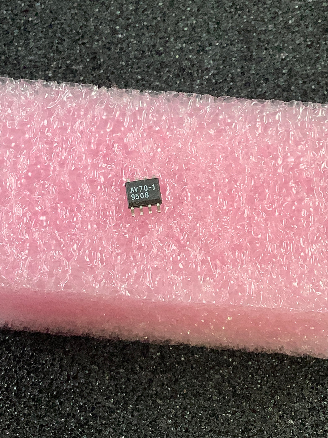 AV70-1 - PHILIPS - Integrated Circuit 8 SOIC