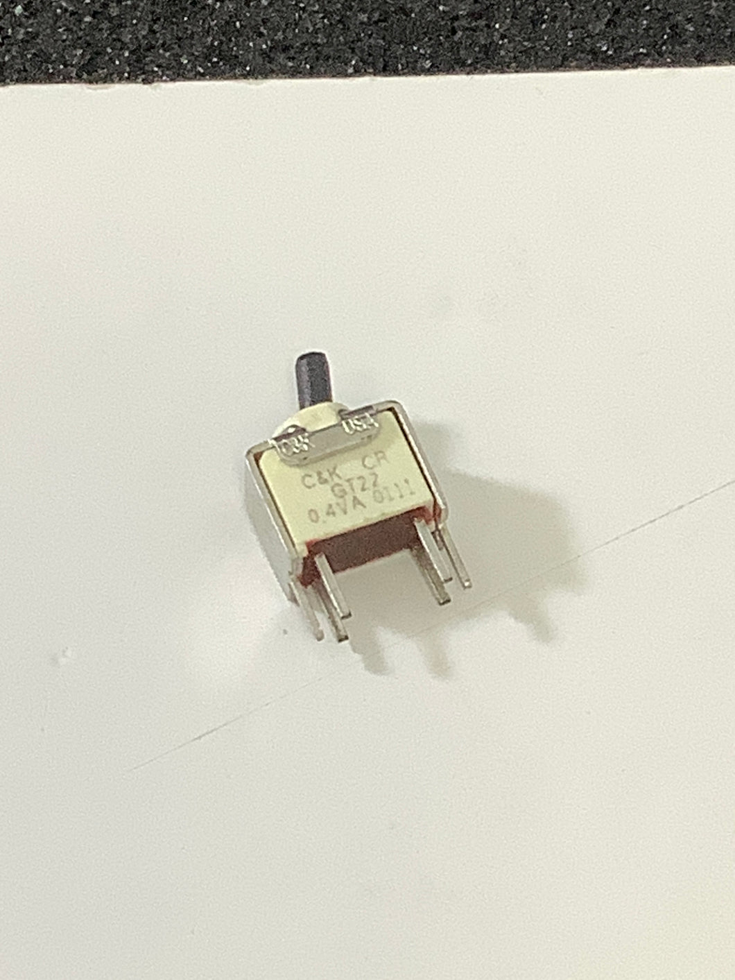 GT22MV3KE - C&K - DPST SEALED ULTRA MIN. TOGGLE SWITCH, PC MNT