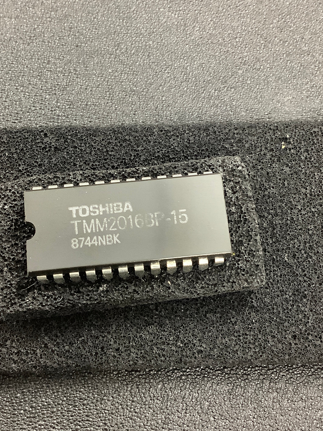 TMM2016BP-15 - TOSHIBA - 2k x 8 bit SRAM Static RAM