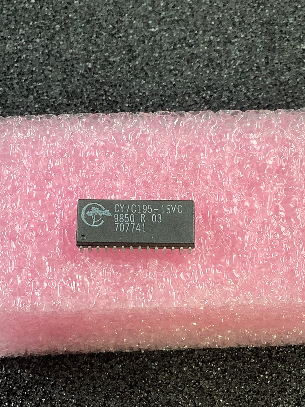 CY7C195-15VC - CYPRESS -  SRAM - Asynchronous Memory IC 256Kbit Parallel 15 ns 24-SOJ