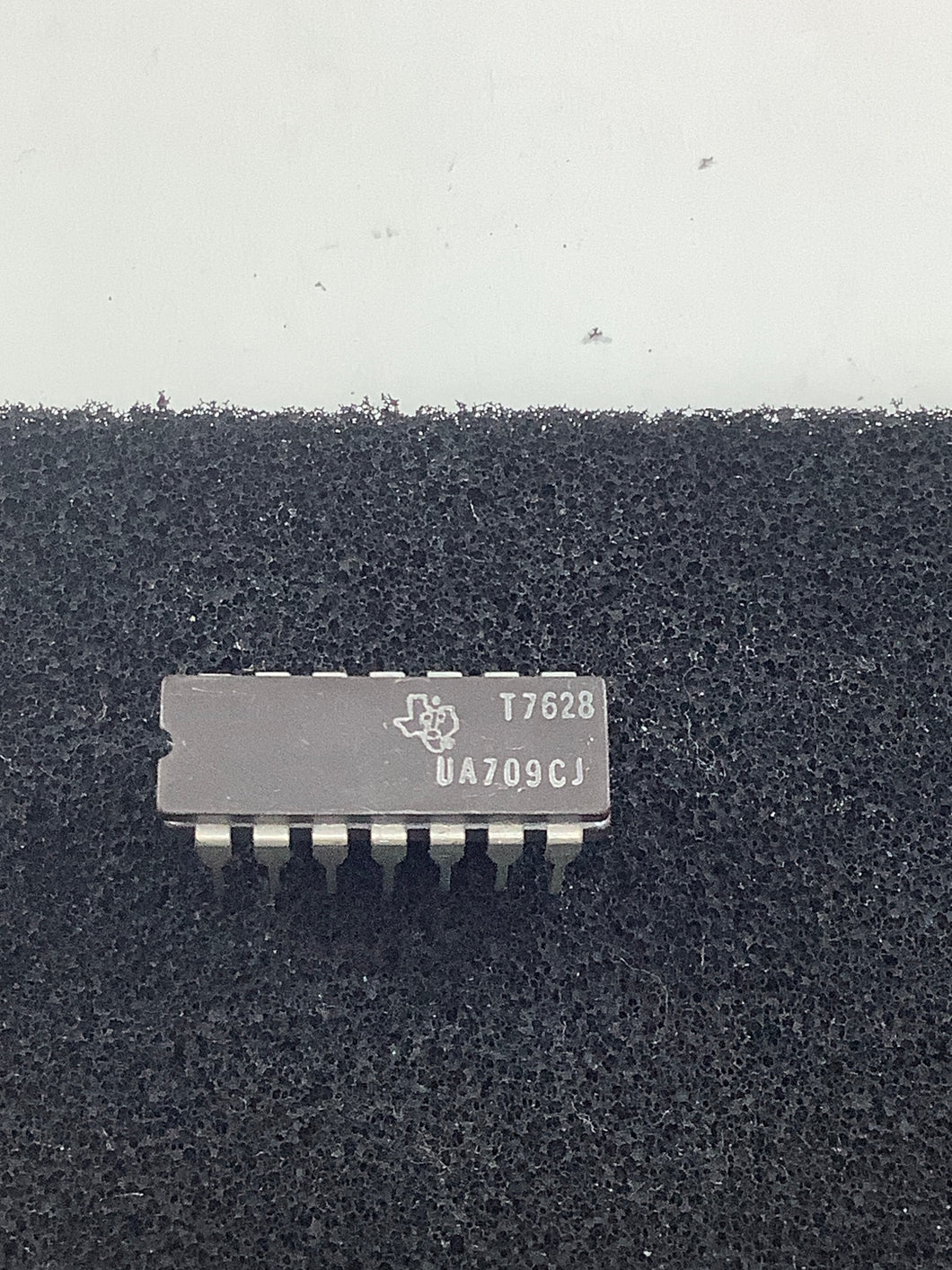 UA709PC - FAIRCHILD - Monolithic High Gain Operational Amplifier