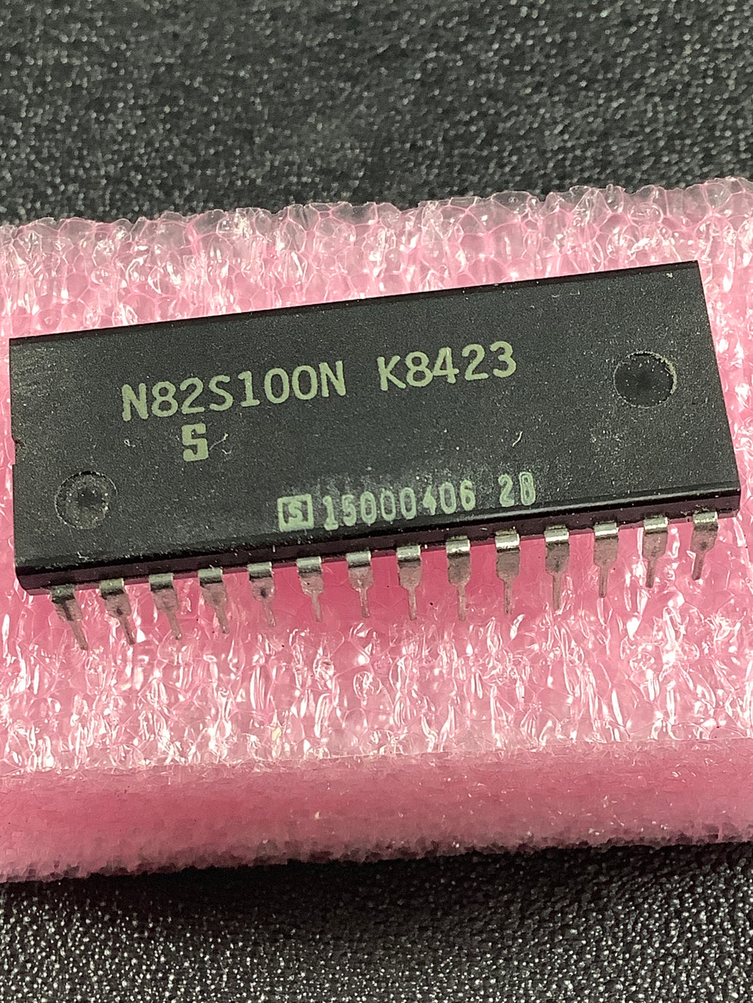 N82S100N - SIGNETICS - Bipolar Field Programmable Logic Array PLA