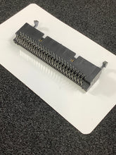 Load image into Gallery viewer, 311-100072E - Thomas &amp; Betts - 100 CONTACT 4 ROW HEADER .050 X .100 CENTERS
