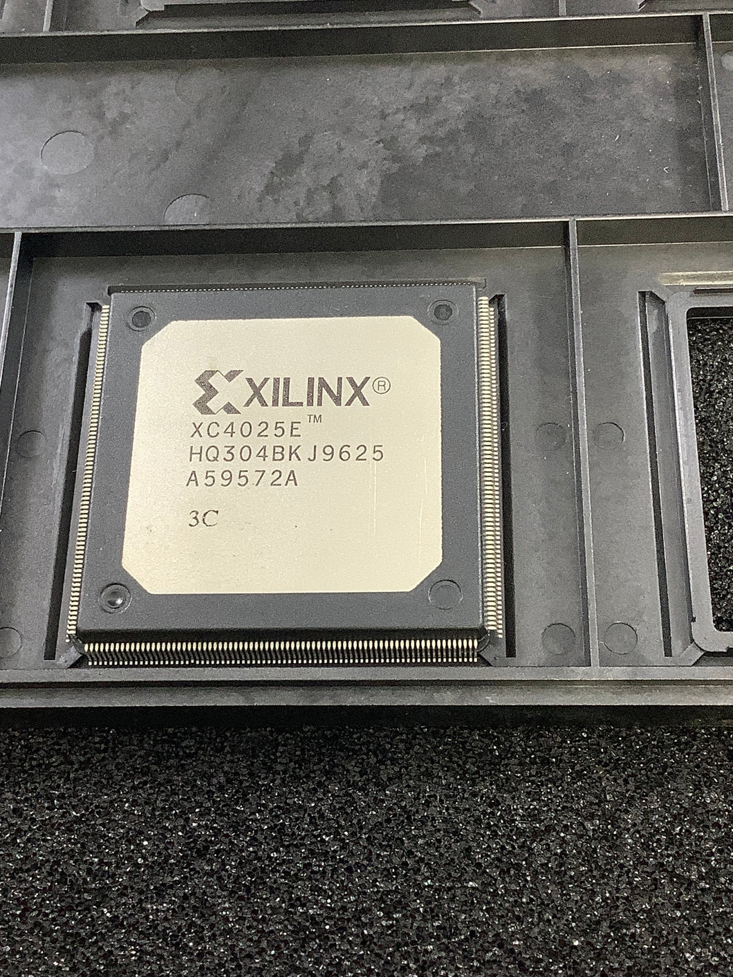 XC4025E-3HQ304B - XILINX - Field Programmable Gate Array