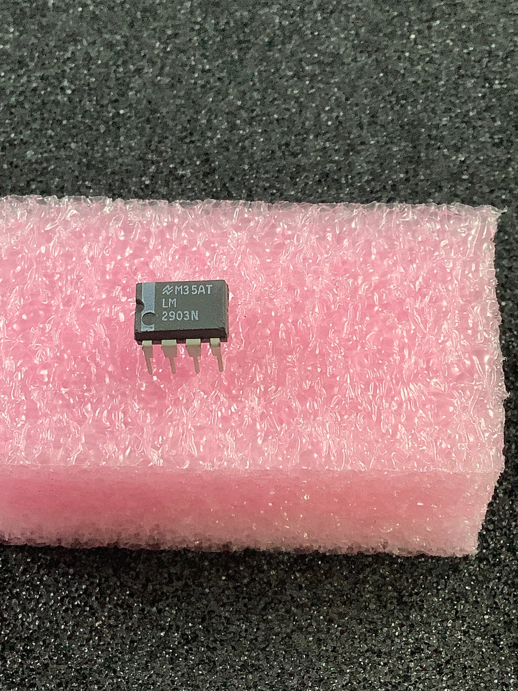 LM2903P - NSC - IC COMPARATOR 2 DIFF 8DIP