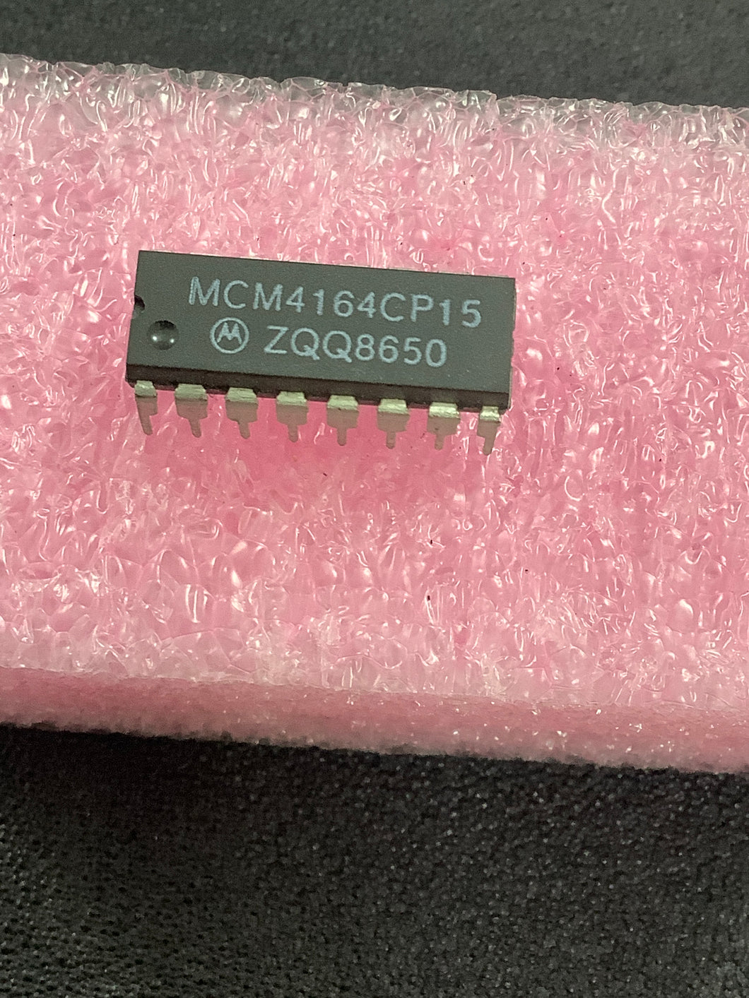 MCM4164CP15 - MOTOROLA - DRAM, 64KX1