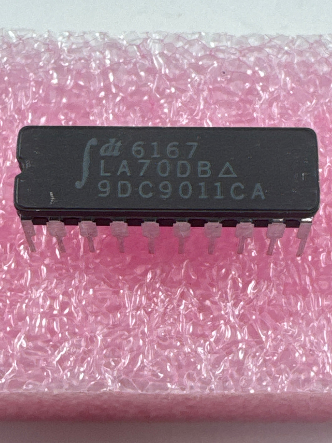 IDT6167 - IDT - 16,384-bit high-speed static RAM organized as 16K x 1