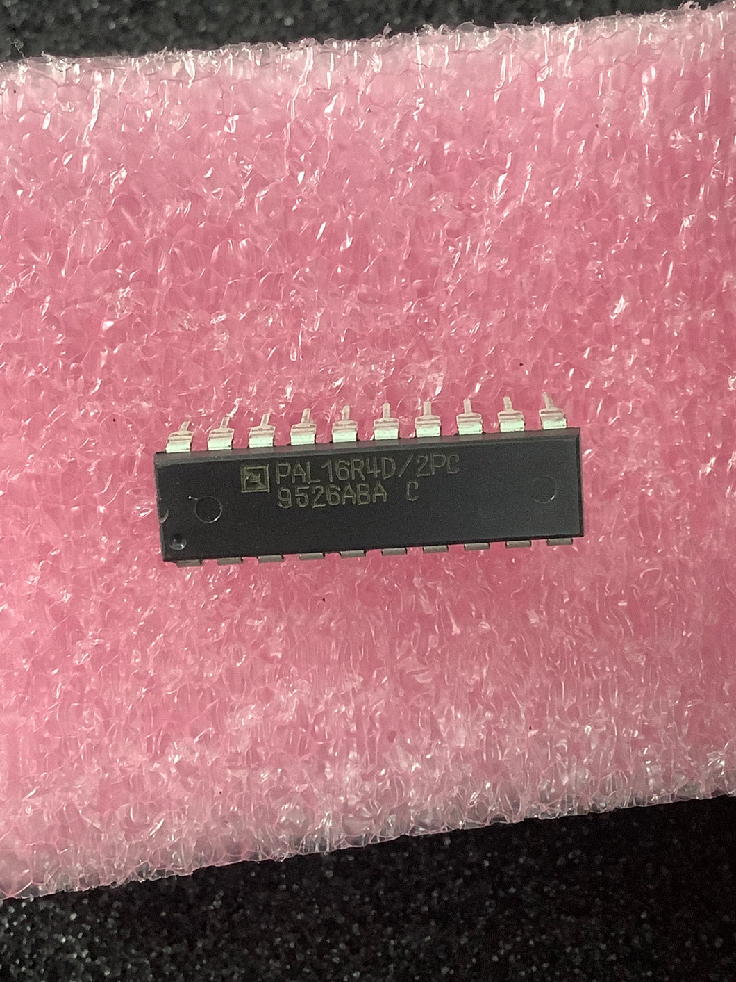 PAL16R4D/2PC - AMD -  Programmable Logic Device (PLD) IC 4 Macrocells 20-PDIP