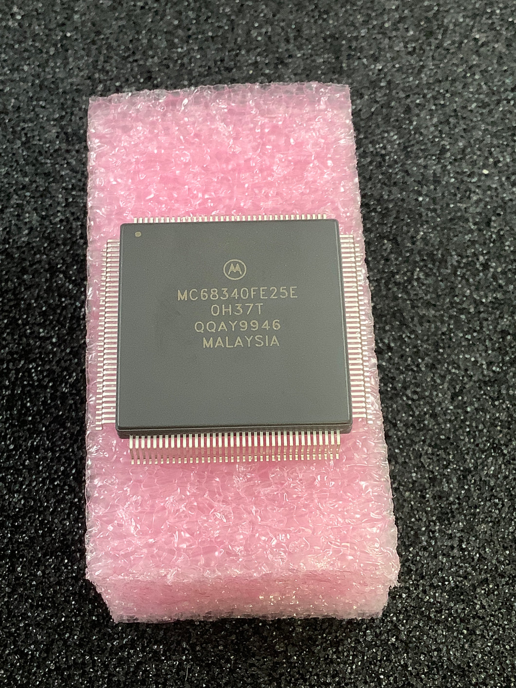 MC68340FE25E - MOTOROLA - CPU32 Microprocessor IC M683xx 1 Core, 32-Bit 25MHz 144-CQFP (26.77x26.77)
