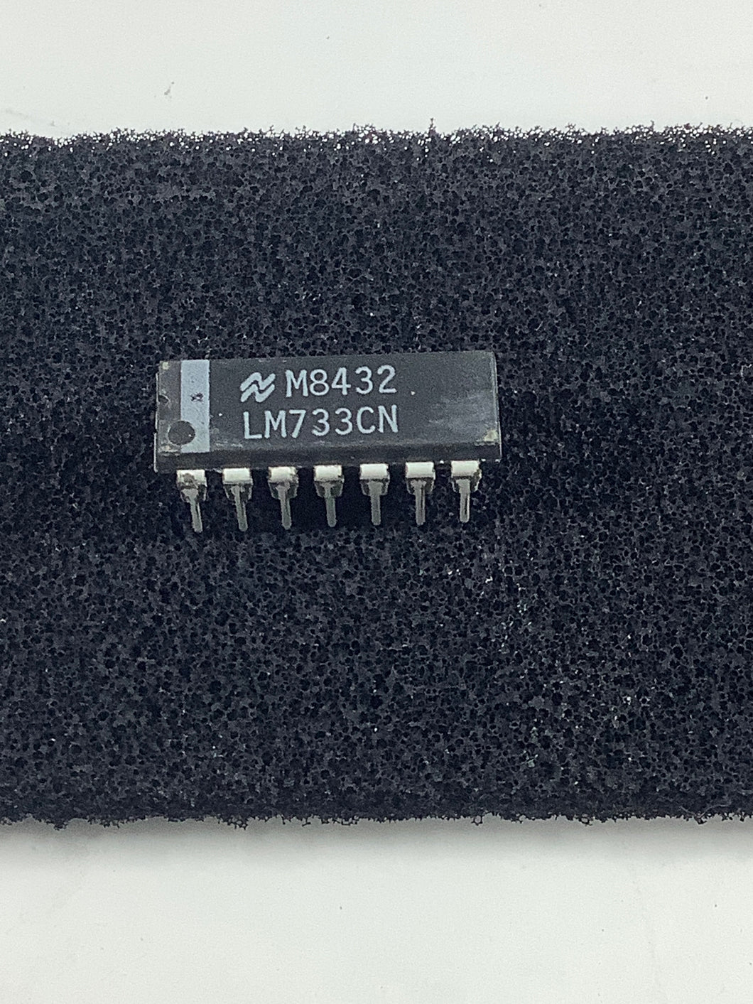 LM733CN - NSC - Two Stage, Differential Input, Differential Output, Wide-Band Video Amplifier