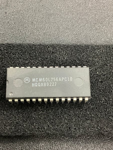 MCM60L256APC10 - MOTOROLA - 32K x 8 Bit CMOS Static Random Access Memory