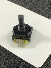 Load image into Gallery viewer, 510E1A48F209PC - HONEYWELL - Rotary Encoder Mechanical 9 Gray Code (Absolute) Vertical
