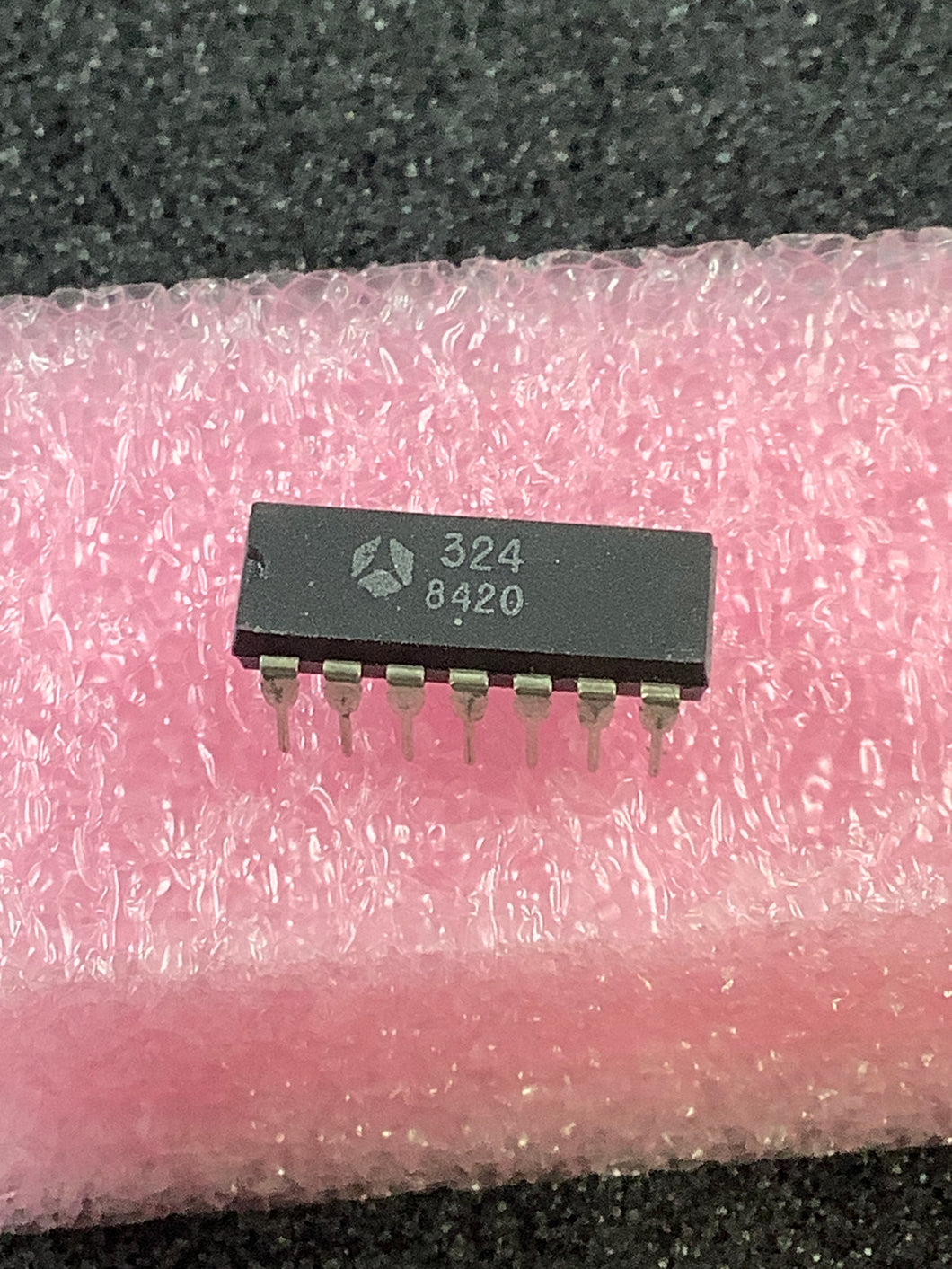 324-thompson - THOMPSON-CSF - INTEGRATED CIRCUIT