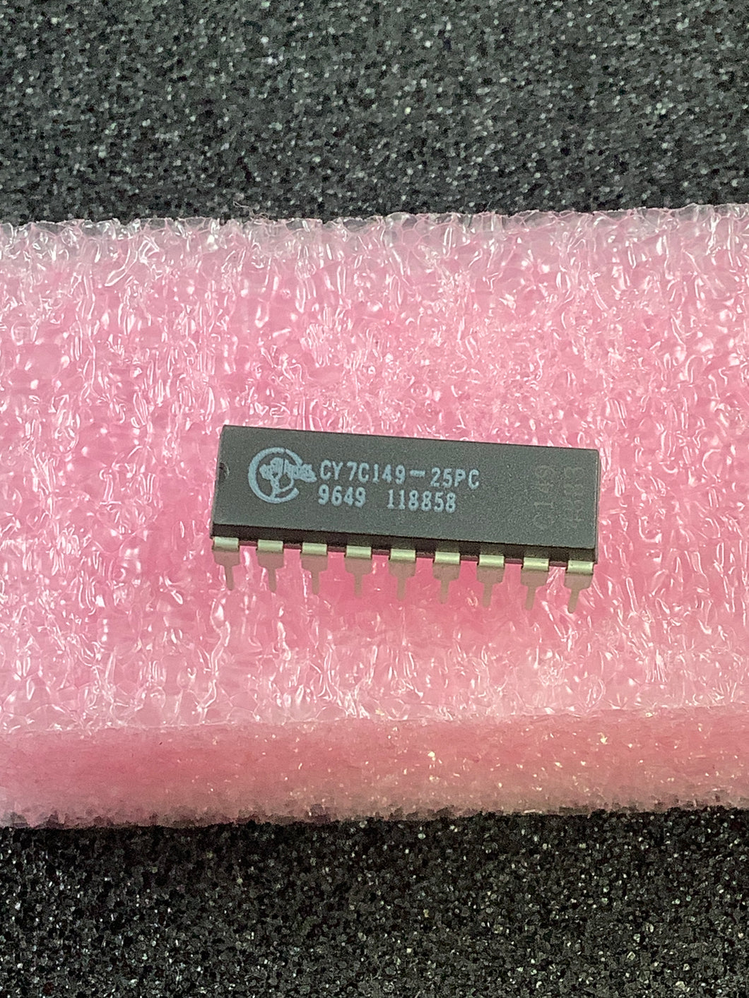 CY7C149-25PC - CYPRESS - SRAM, 1KX4, CMOS, DIP, 18PIN, PLASTIC