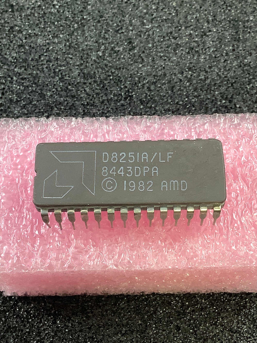 D8251A - INTEL -  Universal Synchronous/Asynchronous Receiver/Transmitter (USART)