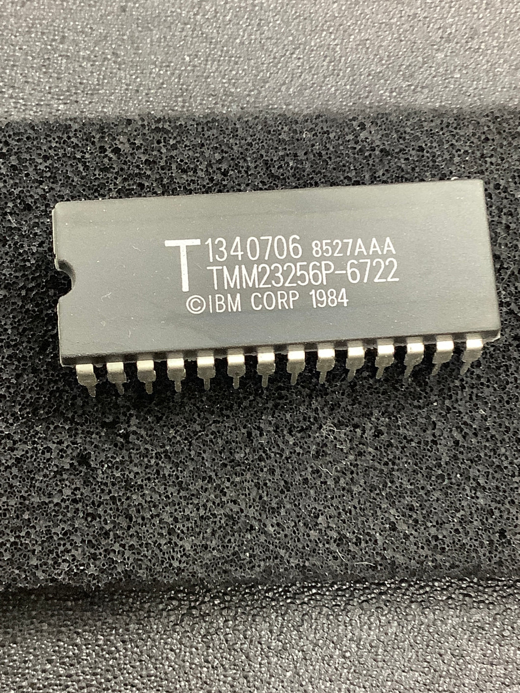 TMM23256P - TOSHIBA - 256K BIT(32K WORD x 8 BIT) MASK ROM N-CHANNEL SILICON GATE