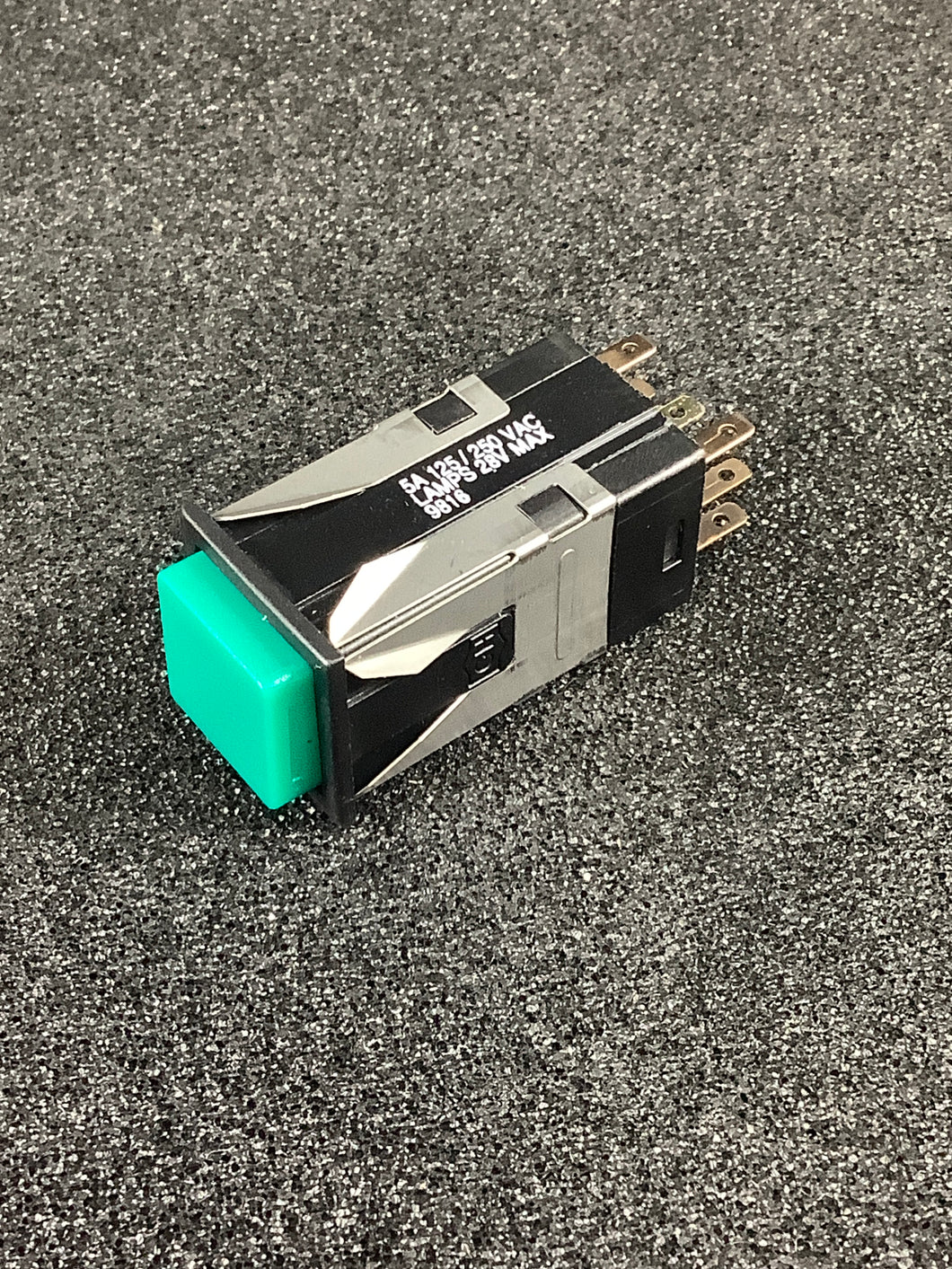 221K22812M03A30 - EATON - Push Button 2PDT ALT ACTION SW. 5A, 12V LAMP