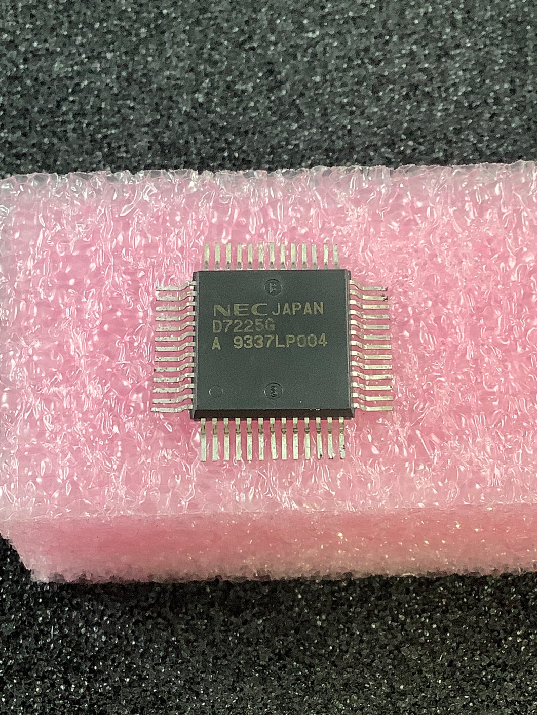 UPD7225G - NEC - PROGRAMMABLE LCD CONTROLLER/DRIVER