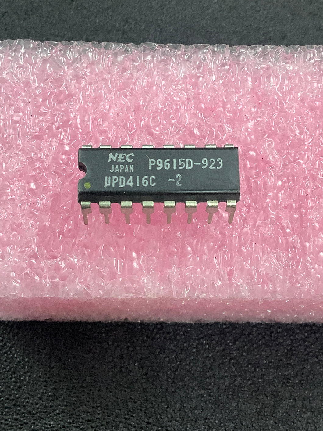 uPD416C-2 - NEC - DRAM, 16KX1, 200ns,