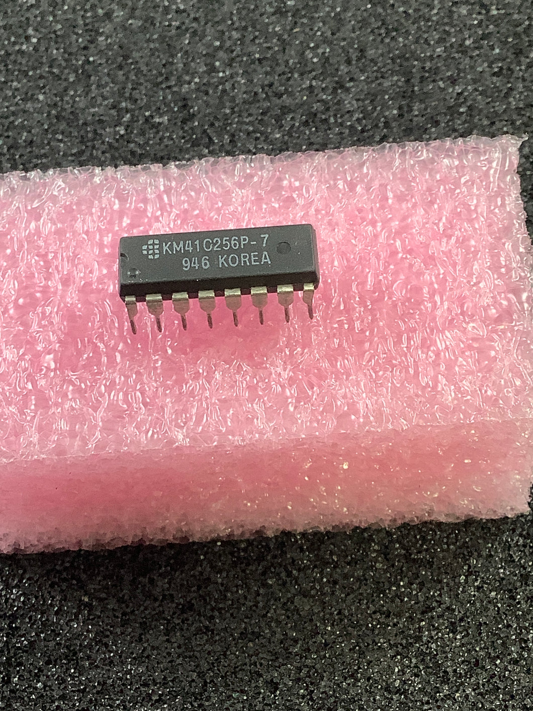 KM41C256P-7 - SAMSUNG - DRAM, 256KX1, 70ns,