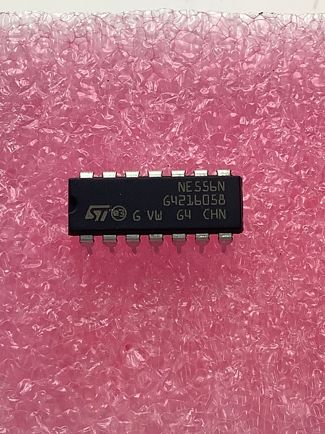 NE556N - ST - Dual timing circuit  (Dual 555)