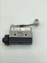 Load image into Gallery viewer, D4MC-2000 - OMRON - ENCLOSED LIMIT SWITCH
