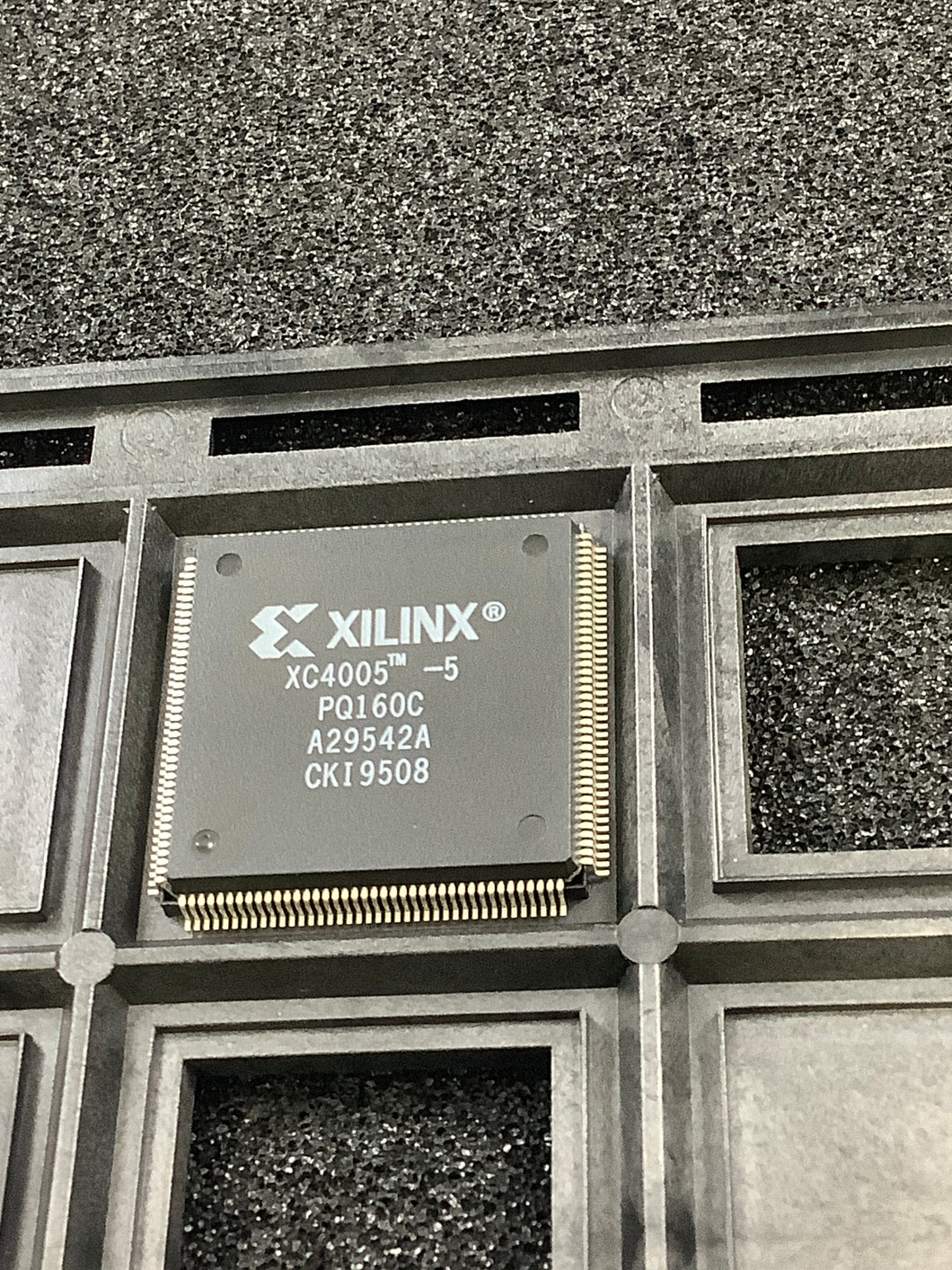 XC4005-5PQ160C - XILINX - Field Programmable Gate Array