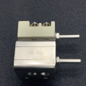 AMAT-0190-89000 - K A ROHR - G22 - 2 PIN CERAMIC LAMP BASE