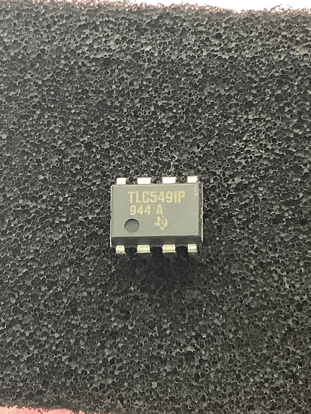 TLC549IP - TI - 8-Bit, 40 kSPS ADC Serial Out, Low Power, Compatible to TLC540/545/1540, Single Ch. 8-PDIP