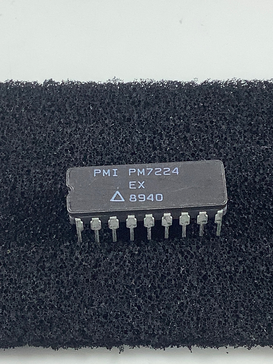 PM7224EX - PMI - 8-BIT CMOS D/A converter with high voltage output