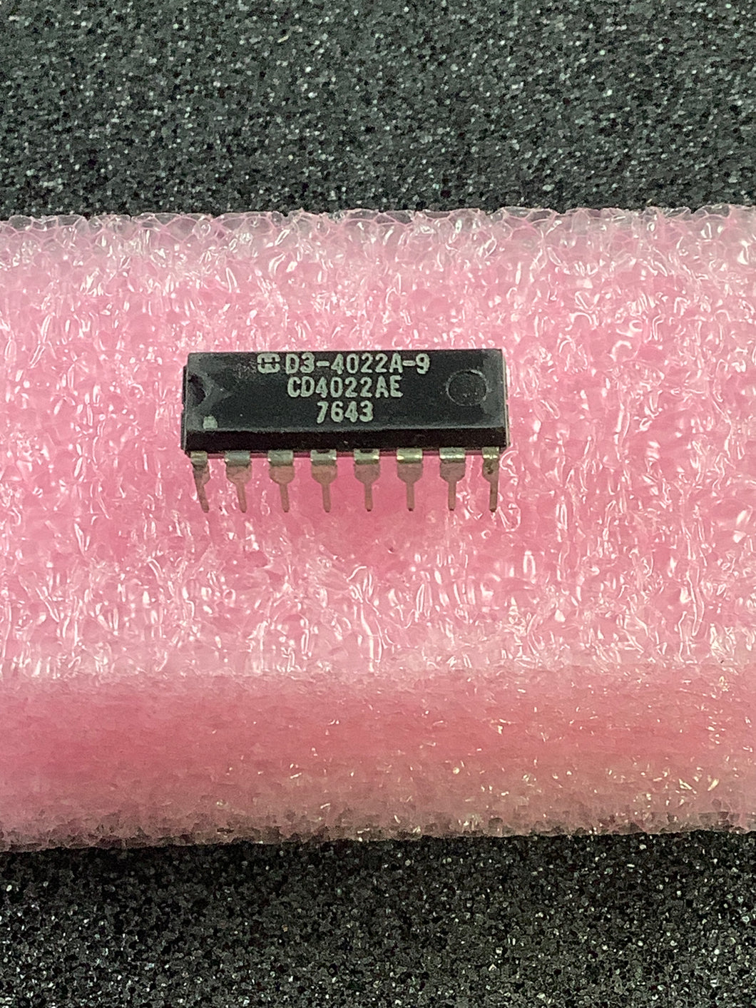 CD4022AE - HARRIS - Also marked HD3-4022A-9