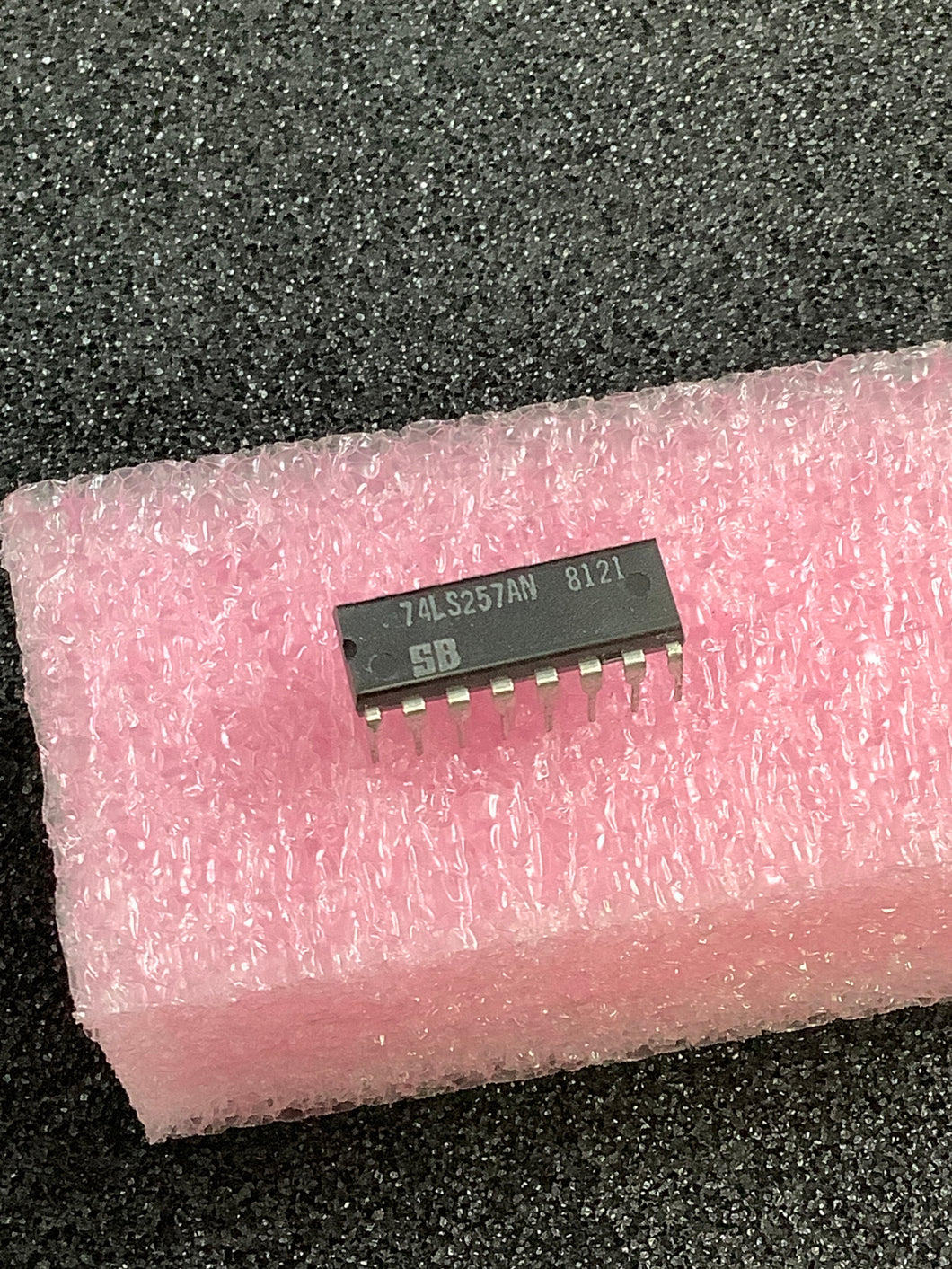 74LS257AN - SIGNETICS - QUADRUPLE 2-LINE TO 1-LINE DATA SELECTORS/MULTIPLEXERS