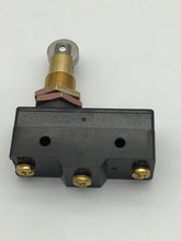 Load image into Gallery viewer, Z-15GQ22-B - OMRON - Microswitch, Standard, Roller Plunger, SPDT, Screw, 15 A, 250 V
