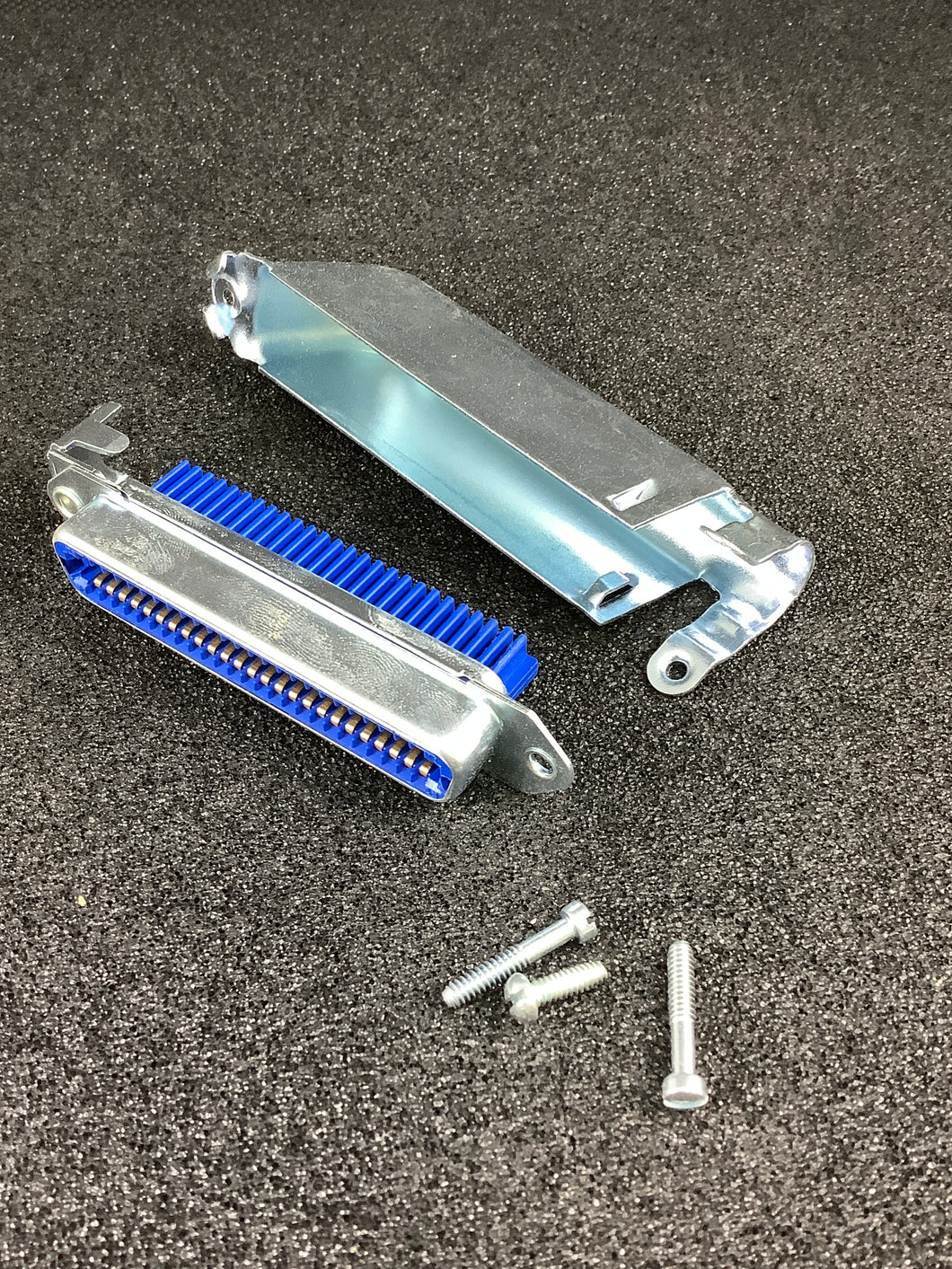 77-80500 - CINCH - 50 POS IDC SOCKET W/METAL HOOD