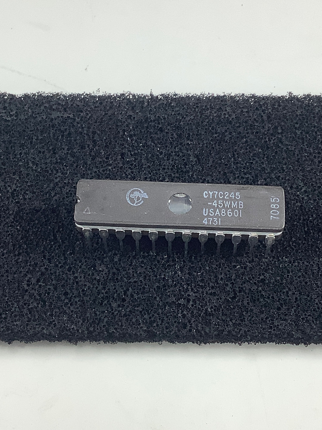 CY7C245-45WMB - CYPRESS - Reprogrammable 2048 x 8 Registered PROM