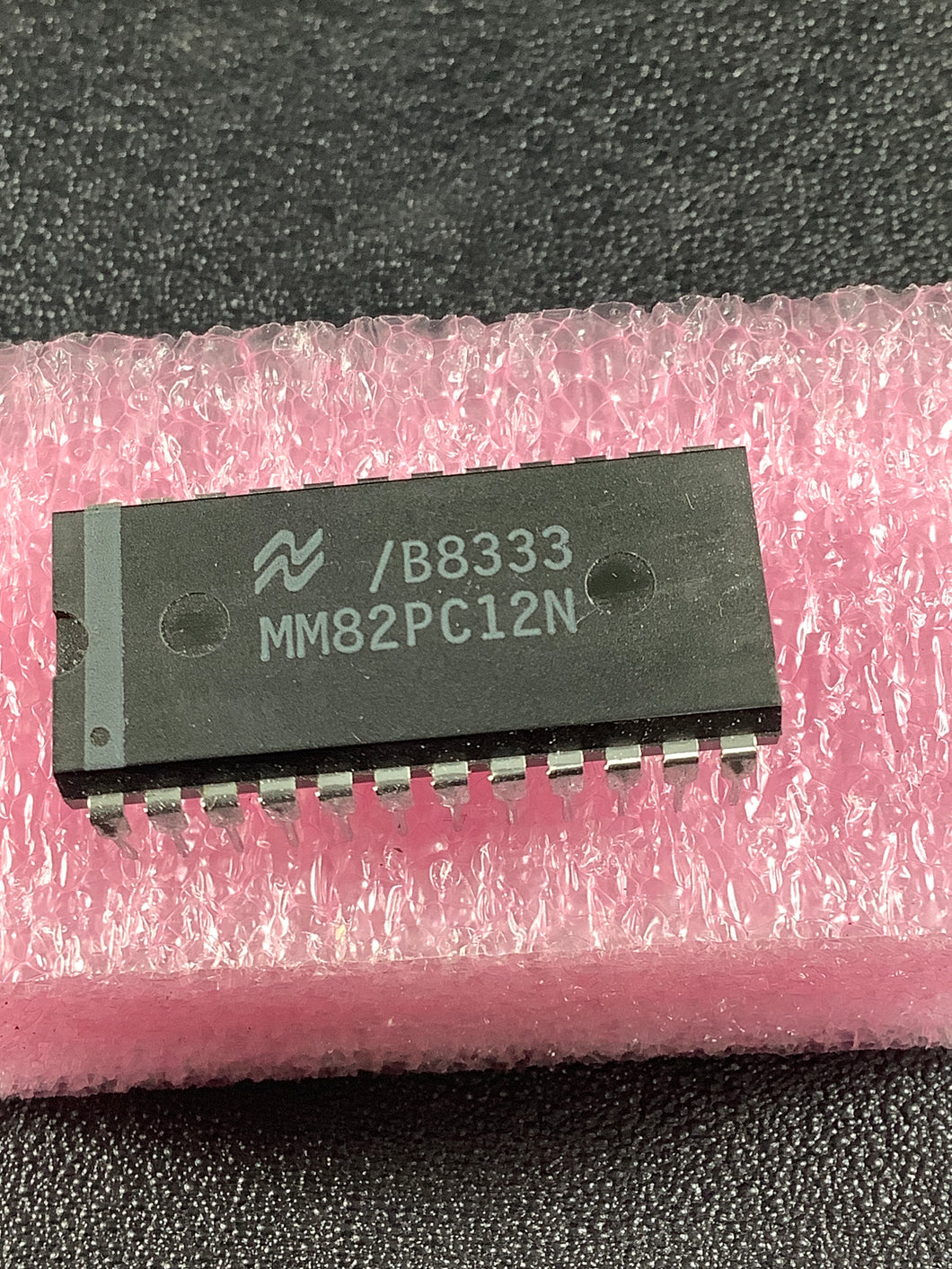 MM82PC12N - NSC - 8-Bit Input/Output Port