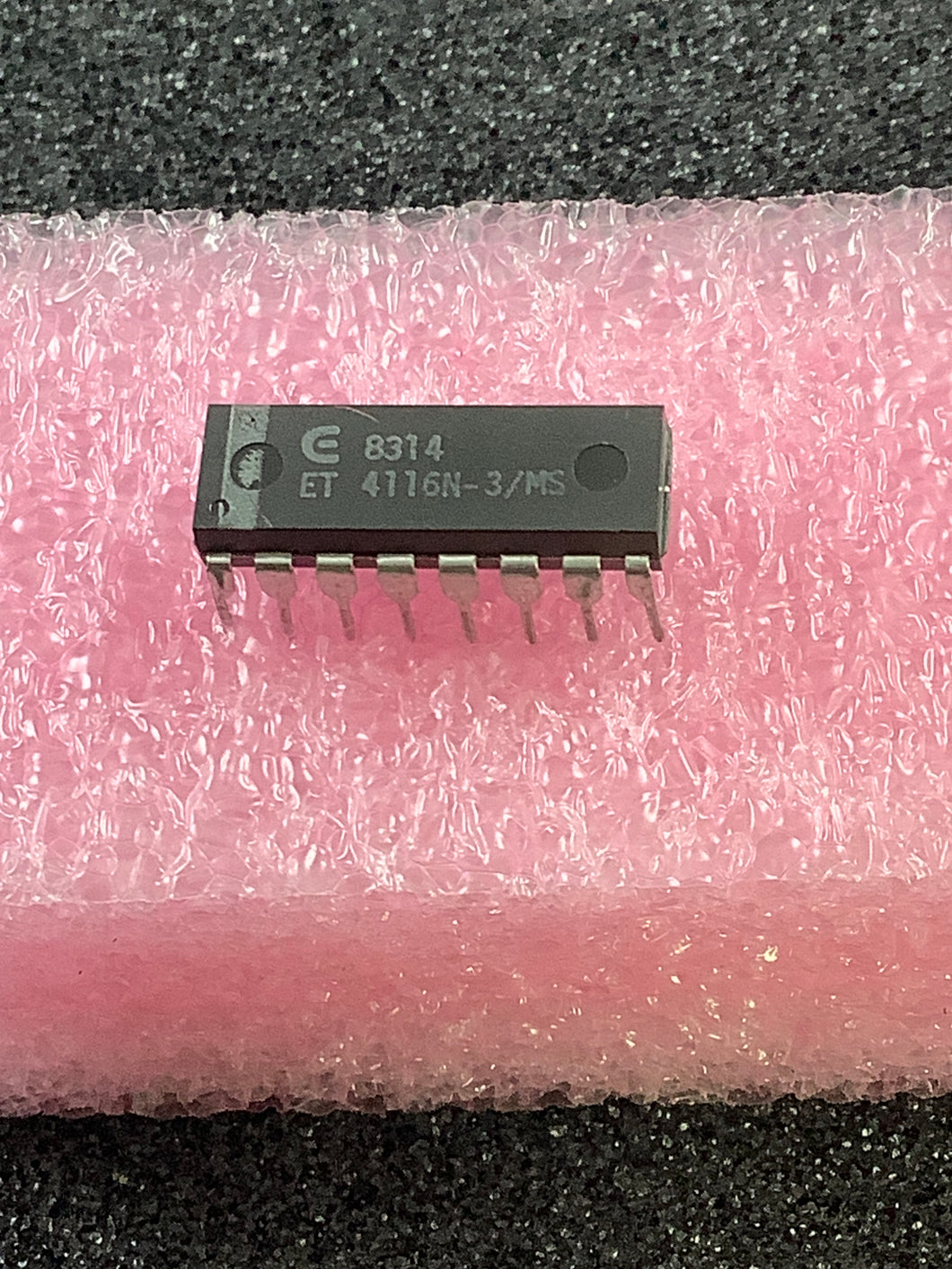 ET4116N-3/MS -  - 16Kx1 DRAM IC