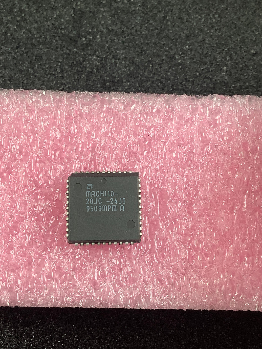 MACH110-20JC - AMD - High-Density EE CMOS Programmable Logic