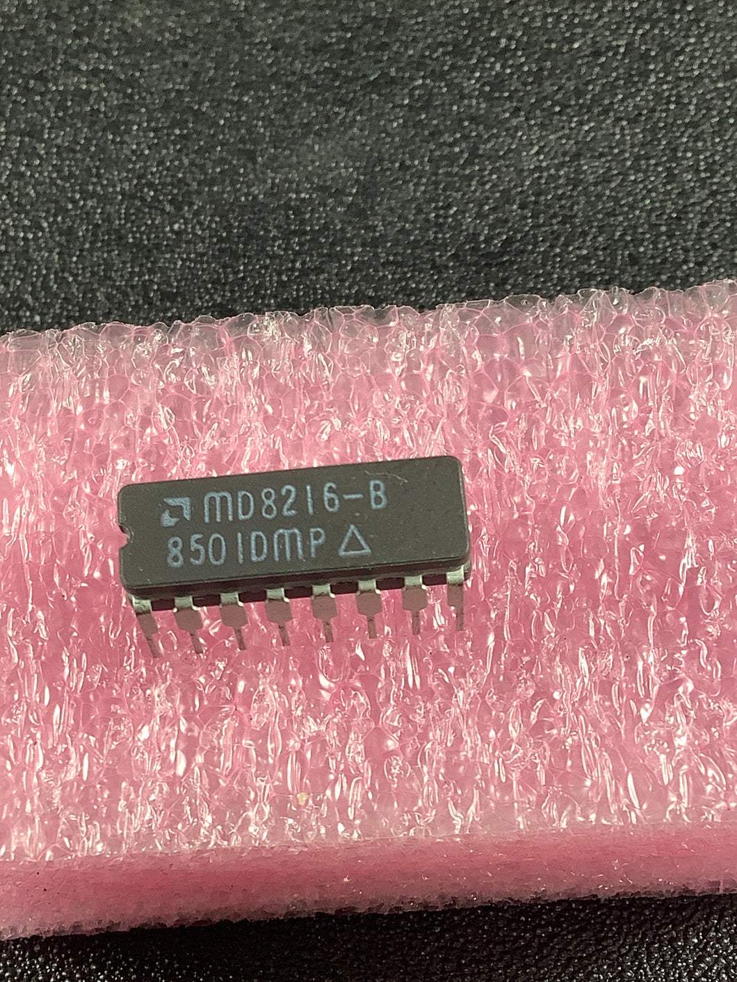 MD8216-B - AMD - Bus Transceiver