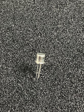 Load image into Gallery viewer, 2N2222A-MOT - MOTOROLA - TRANSISTOR - NPN 40V 0.8A TO-18
